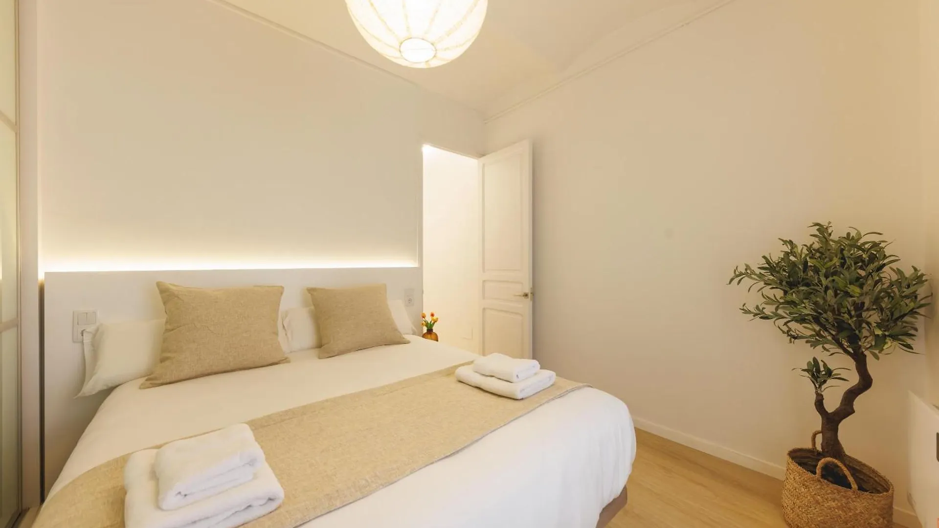 Bravissimo Calderers La Serp, View Over Onyar River Girona Apartment